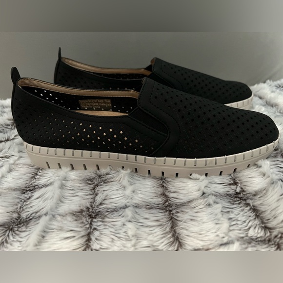 NWOT • Easy Street’s Comfort Wave Slip-On - Picture 9 of 15